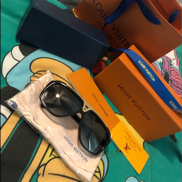 Louis Vuitton Evidence Sunglasses - Picture 1 of 2